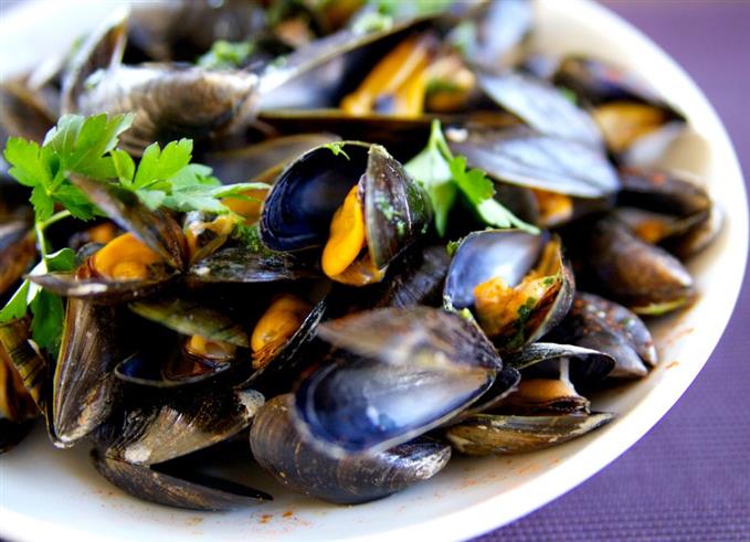 Gastronomie Ile d'Yeu - Hôtel des Voyageurs, hôtel de charme avec chambres vue mer sur le Port Joinville - Ile d'yeu - Vendée