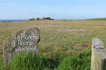 Sites préhistoriques sur l'île d'Yeu - Hôtel des Voyageurs, hôtel de charme avec chambres vue mer sur le Port Joinville - Ile d'Yeu - Vendée