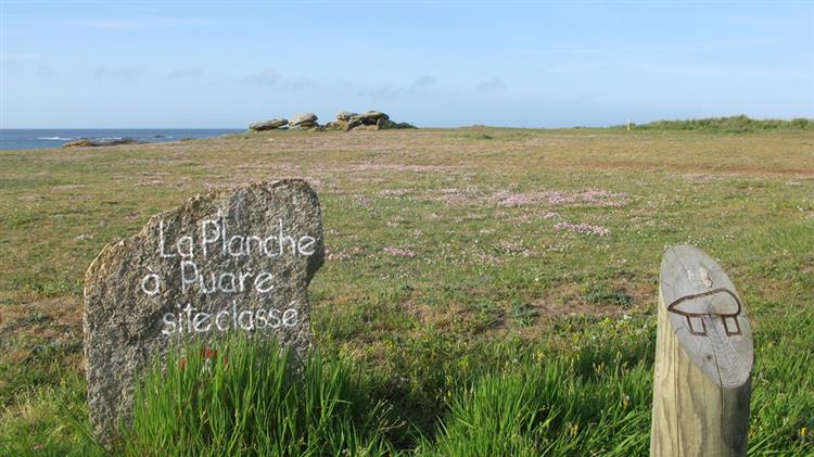 Sites préhistoriques sur l'île d'Yeu - Hôtel des Voyageurs, hôtel de charme avec chambres vue mer sur le Port Joinville - Ile d'Yeu - Vendée