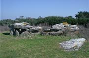 Sites préhistoriques sur l'île d'Yeu - Hôtel des Voyageurs, hôtel de charme avec chambres vue mer sur le Port Joinville - Ile d'Yeu - Vendée