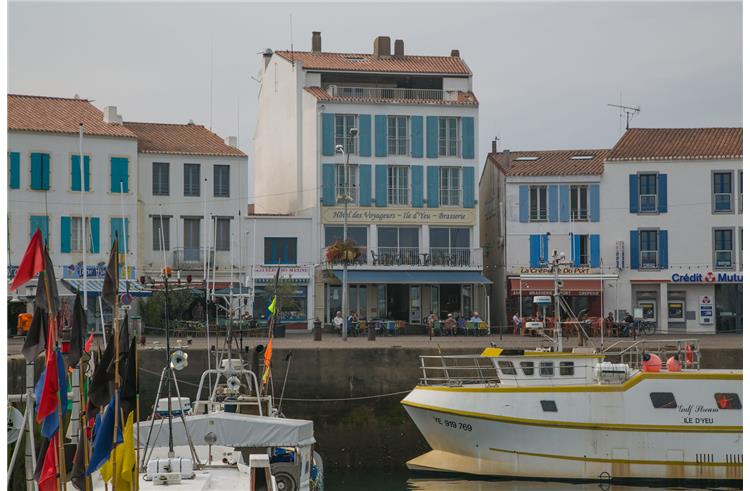 Hôtel des Voyageurs, hôtel de charme avec chambres vue mer sur le Port Joinville - Ile d'yeu - Vendée