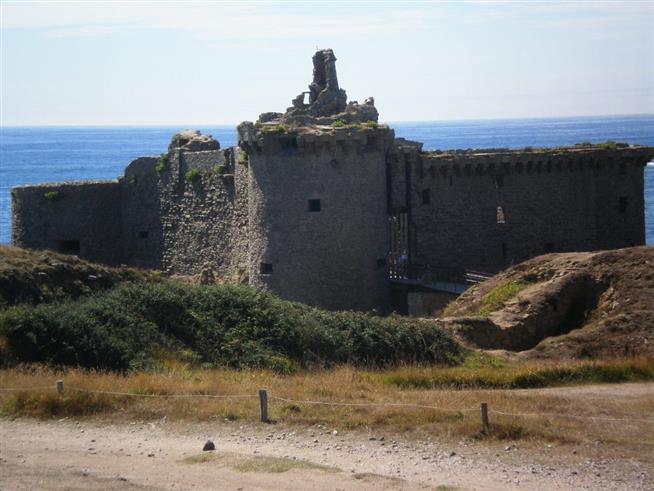 Le Vieux Château de l'Ile d'Yeu - Hôtel des Voyageurs, hôtel de charme avec chambres vue mer sur le Port Joinville - Ile d'Yeu - Vendée