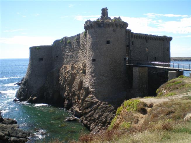 Le Vieux Château de l'Ile d'Yeu - Hôtel des Voyageurs, hôtel de charme avec chambres vue mer sur le Port Joinville - Ile d'Yeu - Vendée