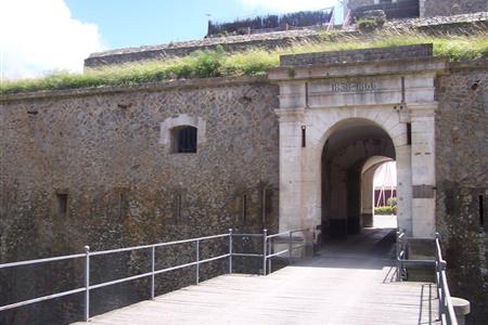 Citadelle ou Fort de la Pierre Levée - Hôtel des Voyageurs, hôtel de charme avec chambres vue mer sur le Port Joinville - Ile d'yeu - Vendée