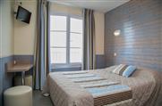 Chambre côté village à l'Hôtel des Voyageurs, hôtel de charme avec chambres vue mer sur le Port Joinville - Ile d'yeu - Vendée