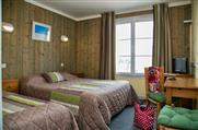 Chambre Triple 1 à 3 pers. vue port ou village à l'Hôtel des Voyageurs, hôtel de charme avec chambres vue mer sur le Port Joinville - Ile d'yeu - Vendée