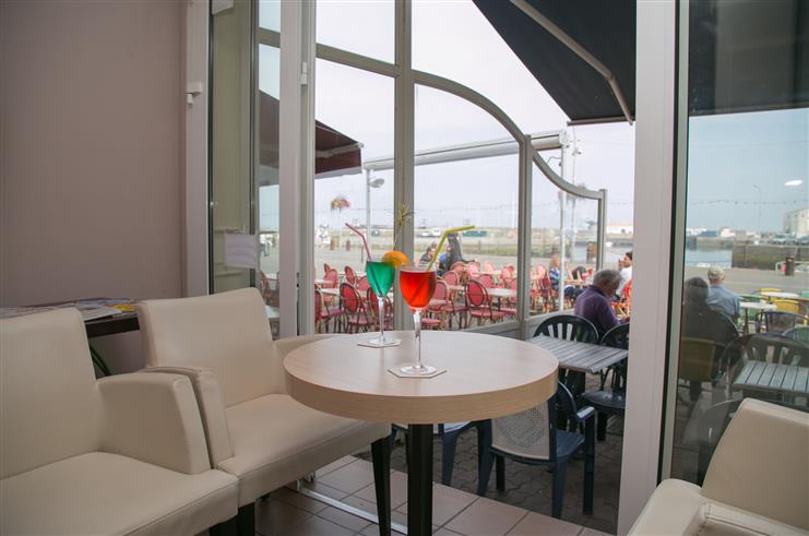 Hôtel des Voyageurs, hôtel de charme avec chambres vue mer sur le Port Joinville - Ile d'yeu - Vendée