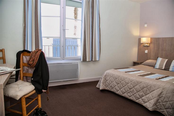 Hôtel des Voyageurs, hôtel de charme avec chambres vue mer sur le Port Joinville - Ile d'yeu - Vendée