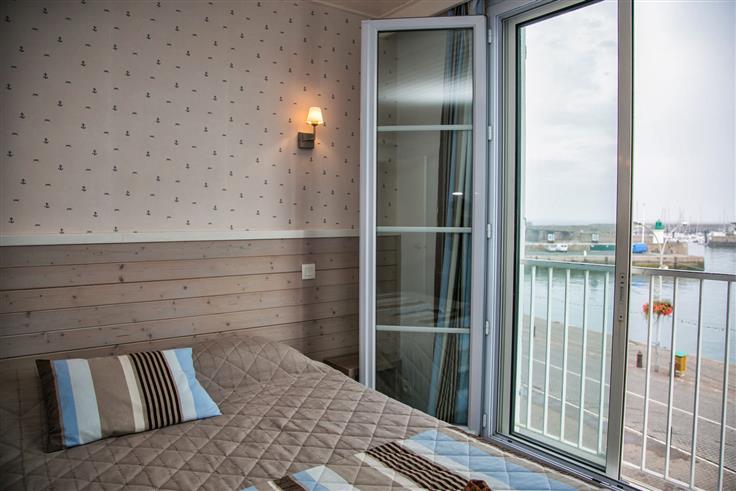 Hôtel des Voyageurs, hôtel de charme avec chambres vue mer sur le Port Joinville - Ile d'yeu - Vendée