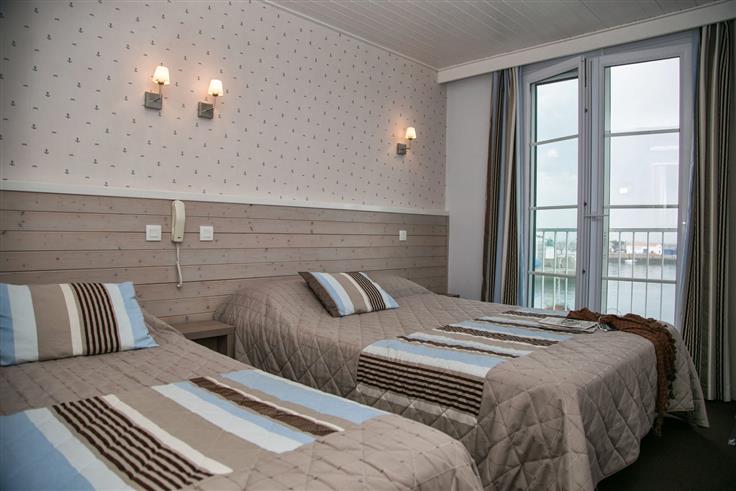 Hôtel des Voyageurs, hôtel de charme avec chambres vue mer sur le Port Joinville - Ile d'yeu - Vendée