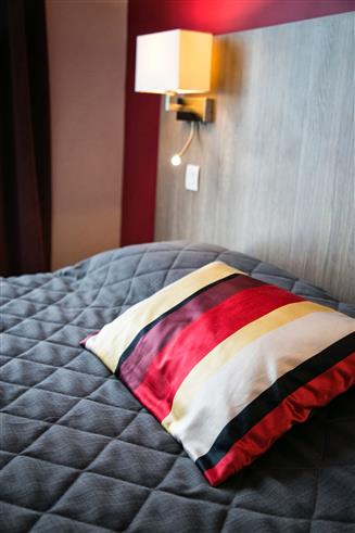 Hôtel des Voyageurs, hôtel de charme avec chambres vue mer sur le Port Joinville - Ile d'yeu - Vendée