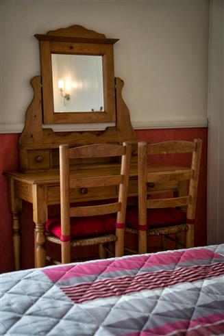 Hôtel des Voyageurs, hôtel de charme avec chambres vue mer sur le Port Joinville - Ile d'yeu - Vendée