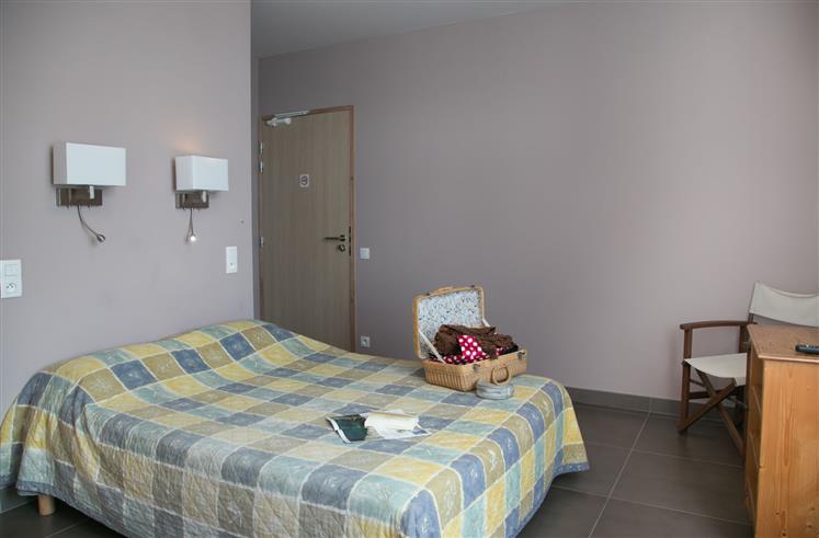 Hôtel des Voyageurs, hôtel de charme avec chambres vue mer sur le Port Joinville - Ile d'yeu - Vendée