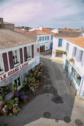 Hôtel des Voyageurs, hôtel de charme avec chambres vue mer sur le Port Joinville - Ile d'yeu - Vendée
