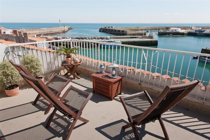 Hôtel des Voyageurs, hôtel de charme avec chambres vue mer sur le Port Joinville - Ile d'yeu - Vendée