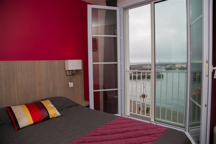 Hôtel des Voyageurs, hôtel de charme avec chambres vue mer sur le Port Joinville - Ile d'yeu - Vendée