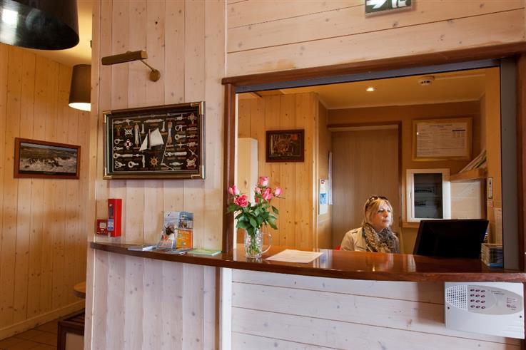 Hôtel des Voyageurs, hôtel de charme avec chambres vue mer sur le Port Joinville - Ile d'yeu - Vendée
