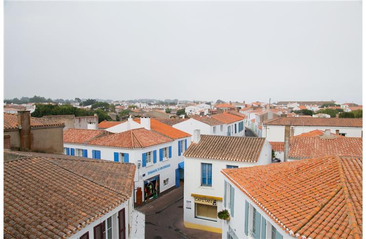 Chambre côté village à l'Hôtel des Voyageurs, hôtel de charme avec chambres vue mer sur le Port Joinville - Ile d'yeu - Vendée